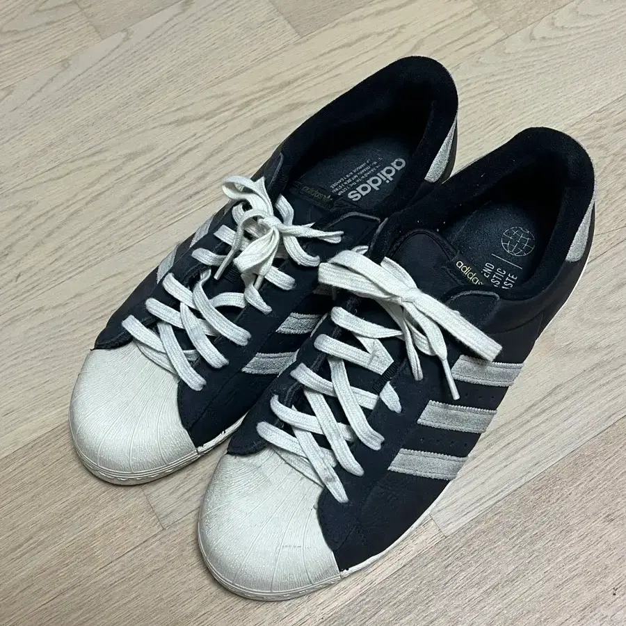 아디다스 슈퍼스타 82 블랙 화이트 290