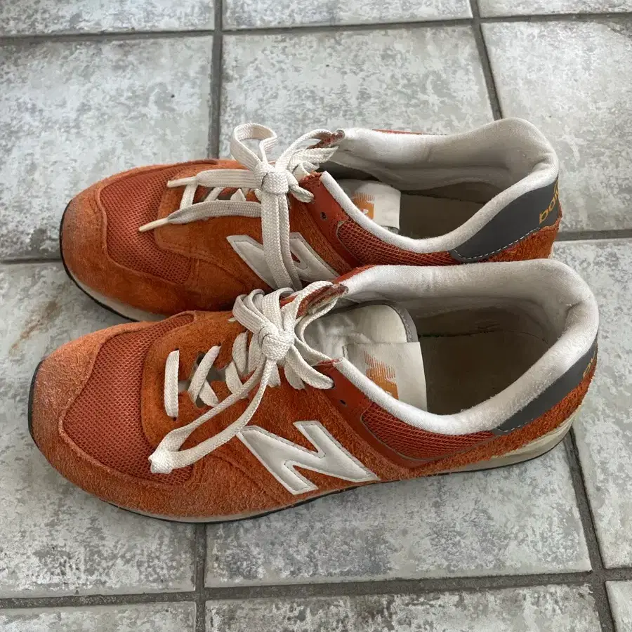 뉴발란스 574 오렌지 270