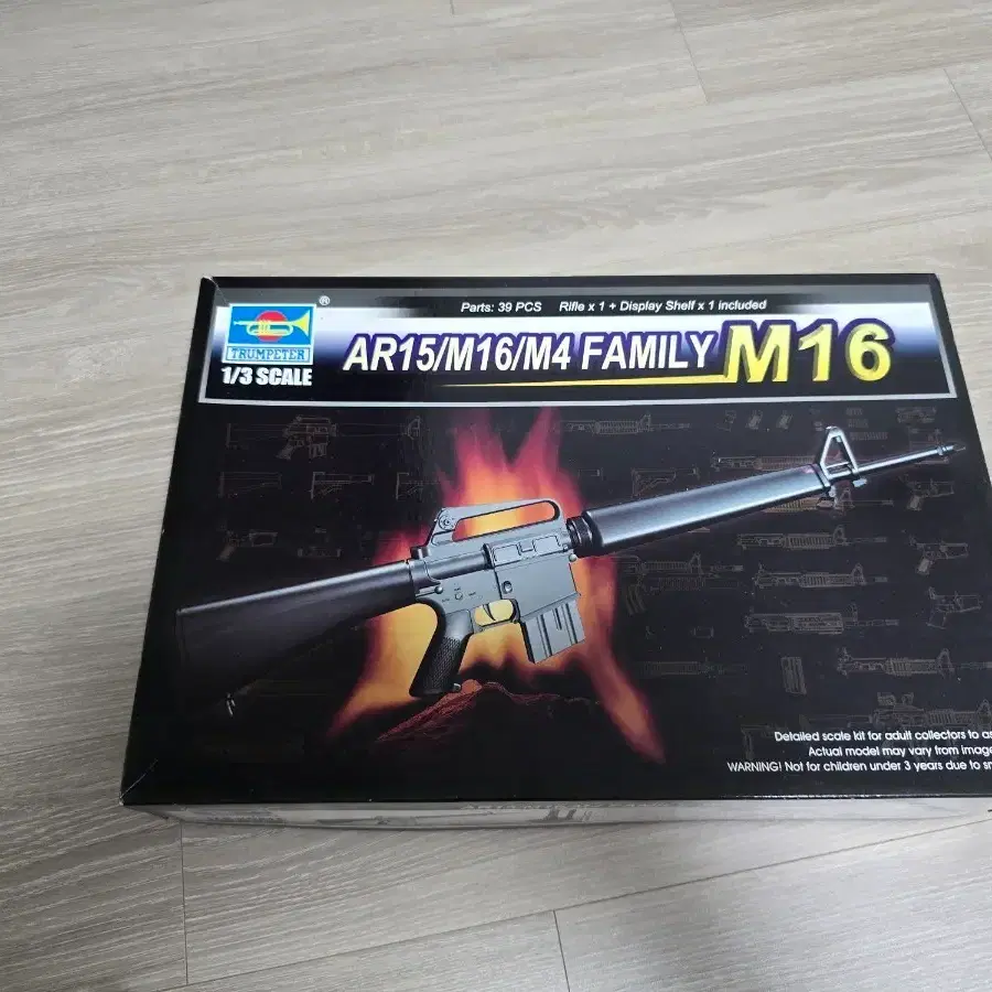 트럼페터 AR15/M16/M4 패밀리 M16 1/3 스케일 모델 키트