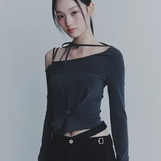 페인오어플레저 루비 훅 롱 슬리브 차콜