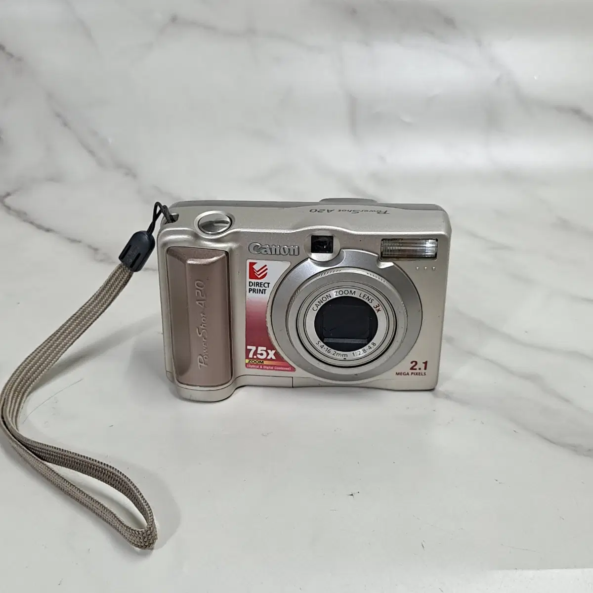 Retro vibe! Canon Powershot A20 vintage digital camera