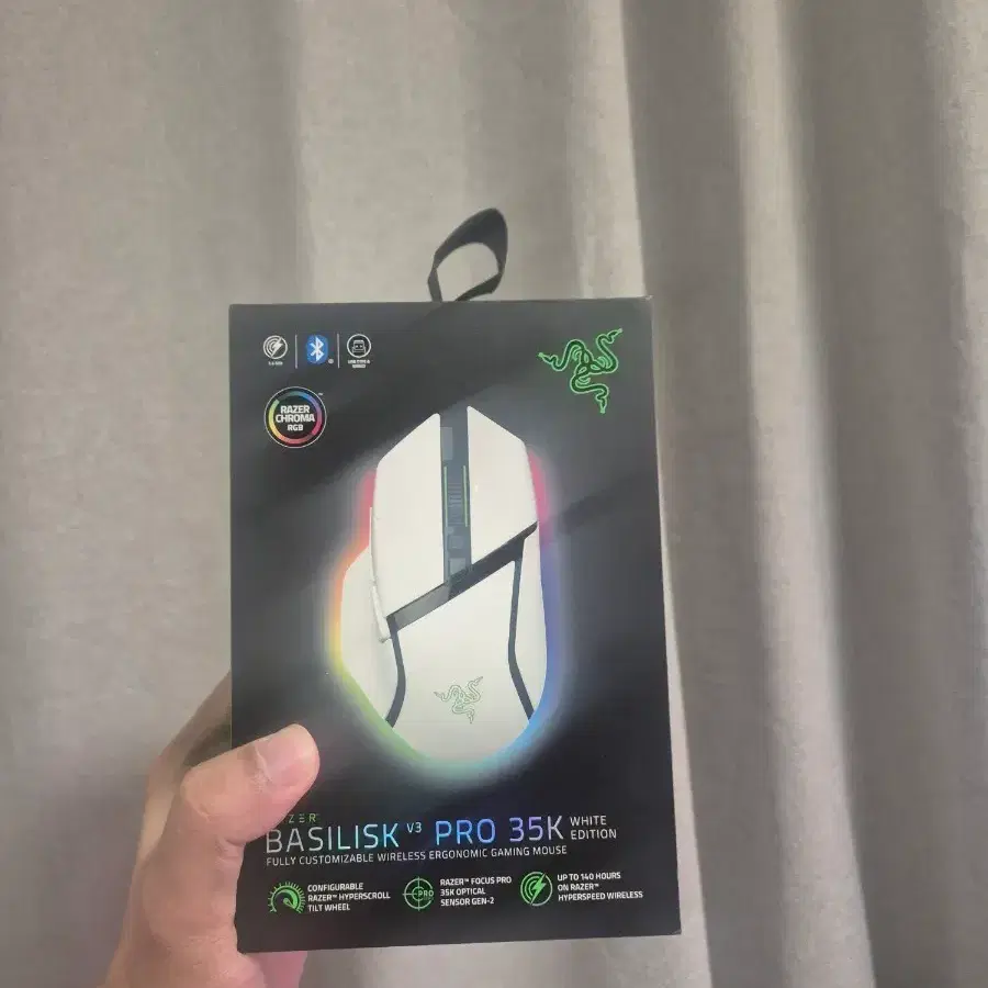 레이저 바실리스크 V3 PRO 35k 화이트 에디션 + 마우스 독 프로 새제품