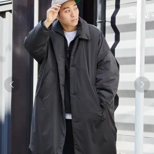 (실착 2회)프릭스스토어 오버사이즈 패디드코트 챠콜 L