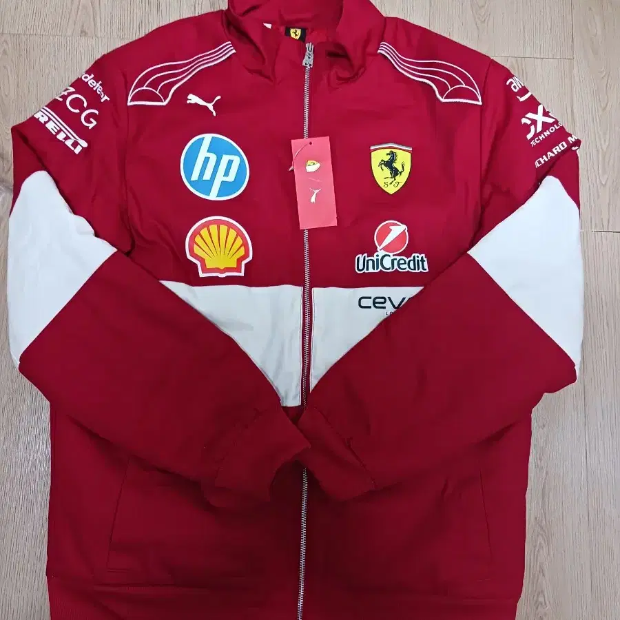 페라리 f1 x 푸마 2025 T7 팀 자켓 다크 체리 M 새상품 (원하는 가격 거래)