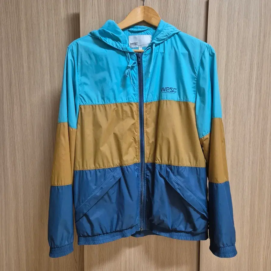 WESC 3컬러 배색 바람막이