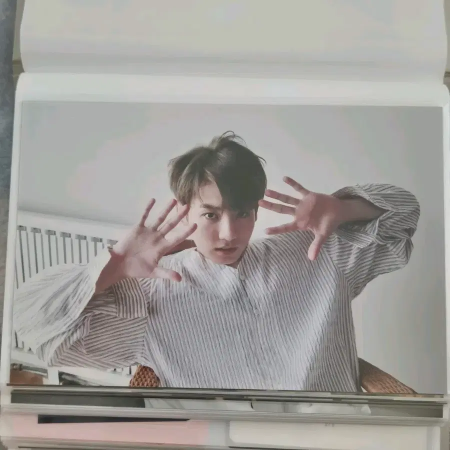 일괄) 방탄 정국 오늘 전시회 사진 11장
