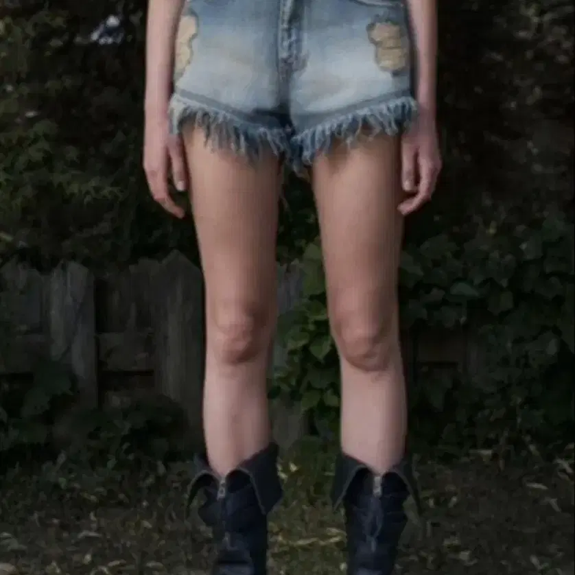 보헴서 보헤미안서울 DAMAGE WASHING SHORTS 2