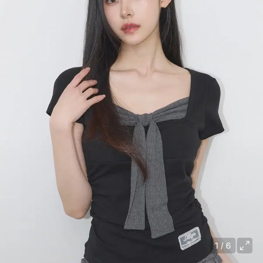 일리고 레이어드 리본 타이 티셔츠 블랙