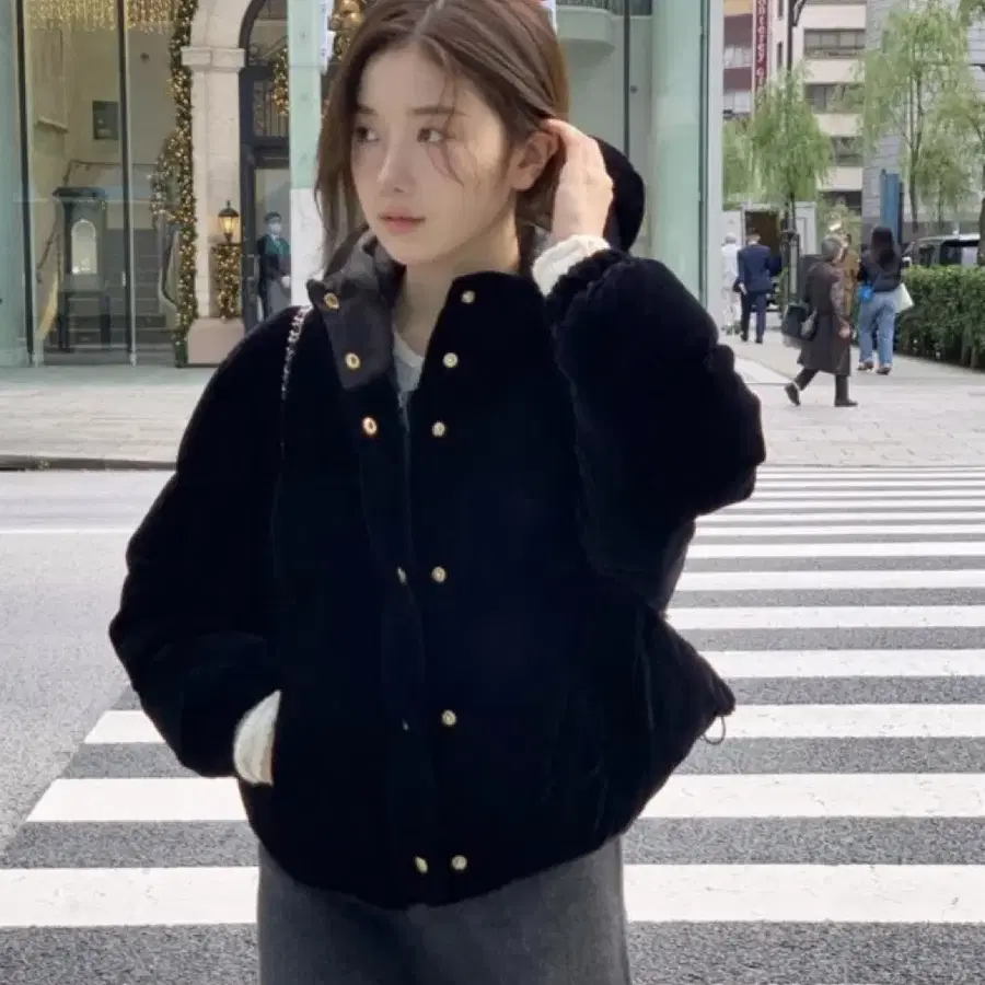 (새상품) 더바넷 리틀 블랙 벨벳 구스 패딩