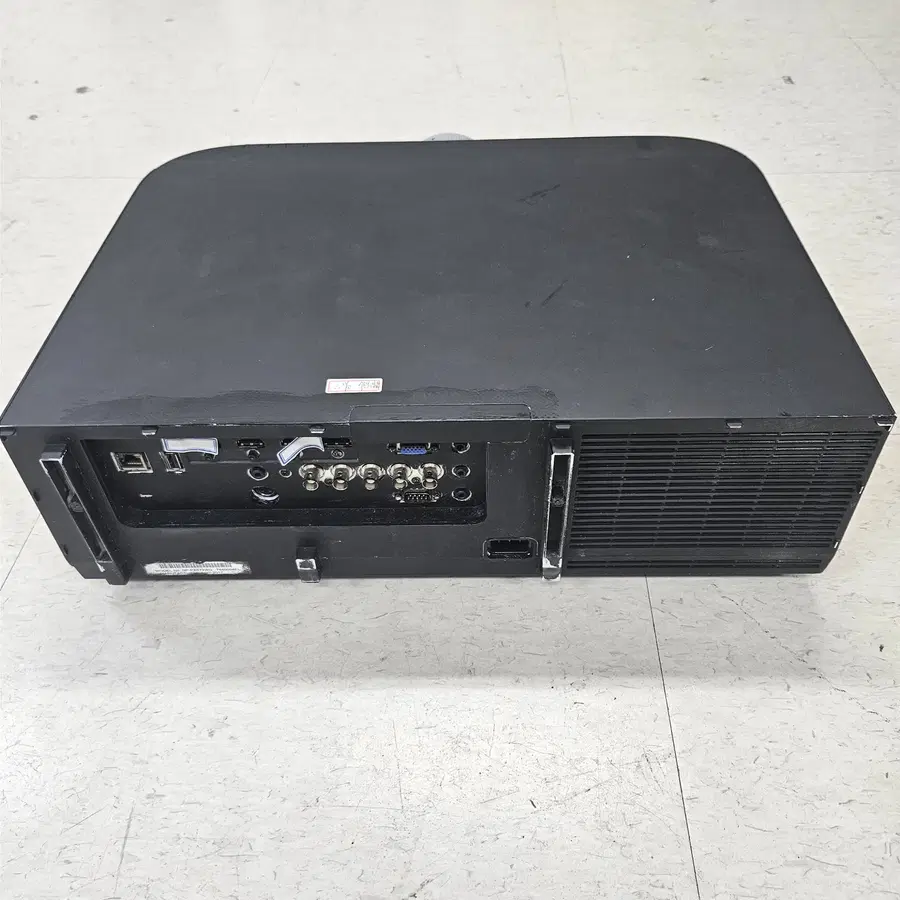 NEC PA672U 6700안시 블랙프로젝터 판매합니다.