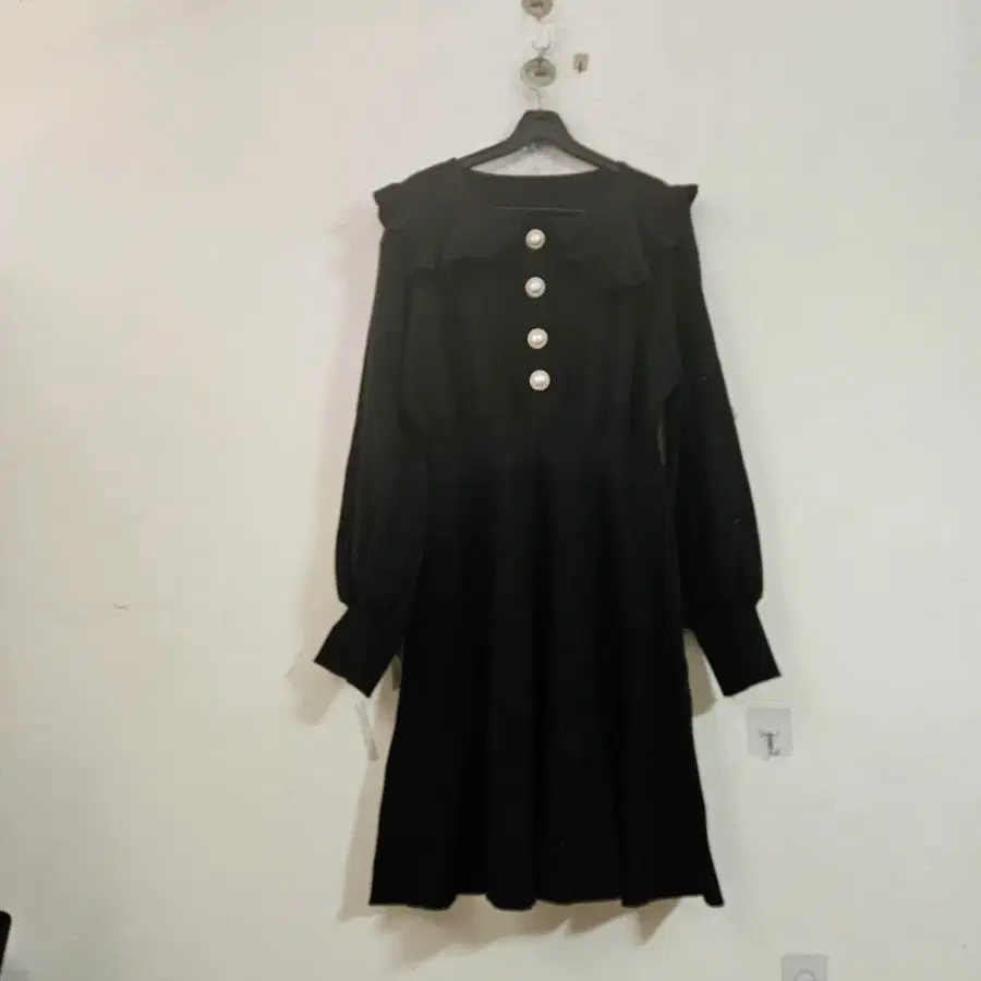 블랙 진주 단추 프릴 원피스55