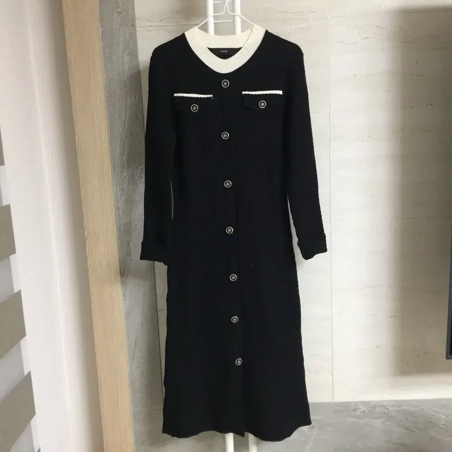 SATIN 샤틴 25fw 단추 포인트 니트 원피스 55