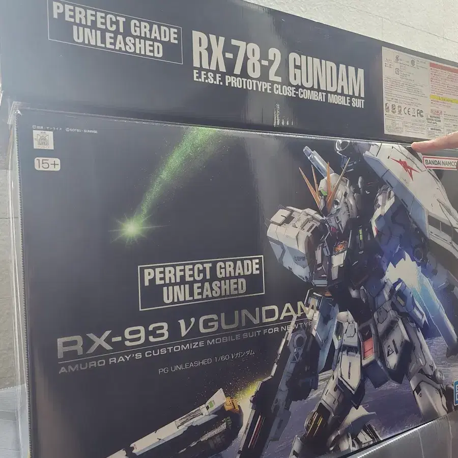 반다이 PG 퍼펙트그레이드 언리쉬드 1/60 RX-93 뉴건담