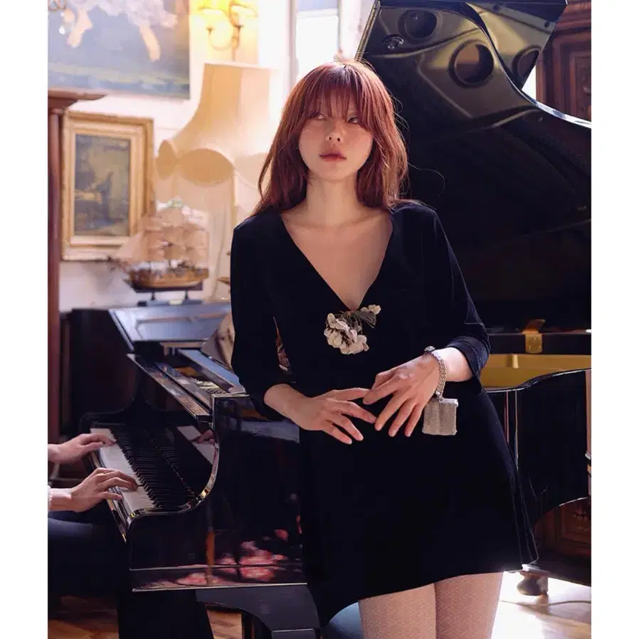 프레클 벨벳 원피스/velvet deep v-neck dress