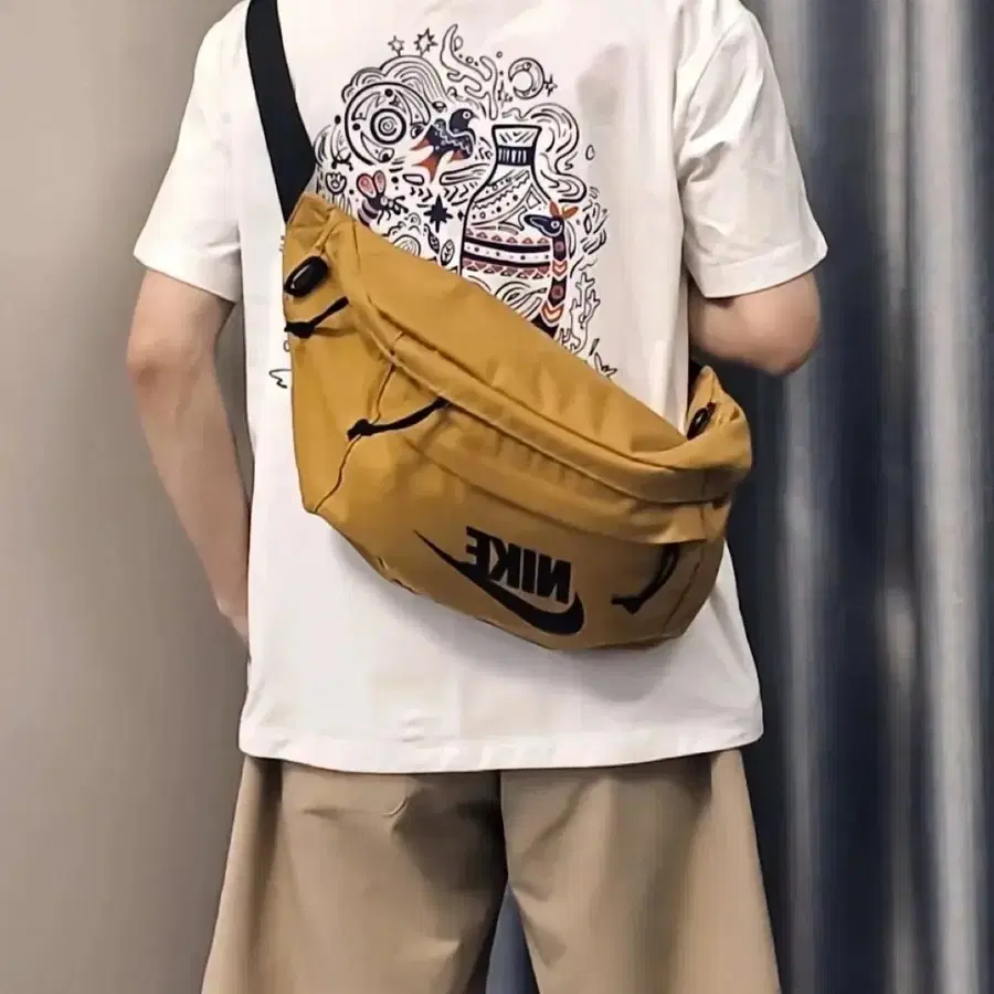 NIKE 나이키 테크 힙색 크로스백 가방 올리브 색상
