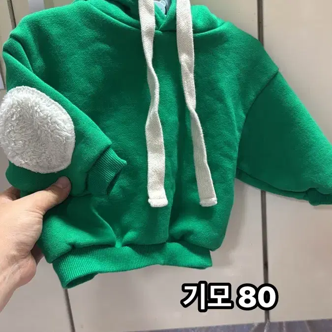 아기옷)초록색 기모 후드티 80