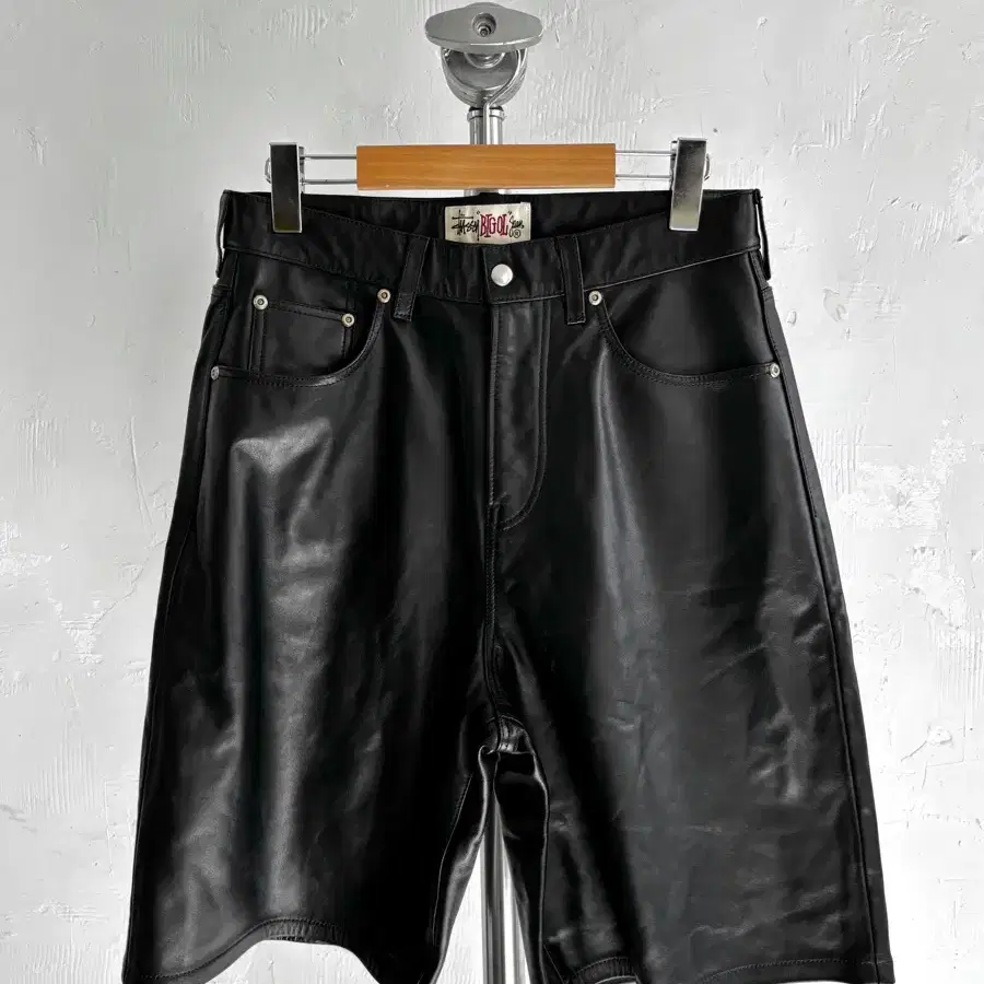 Stussy 스투시 빅 올 레더 하프 팬츠