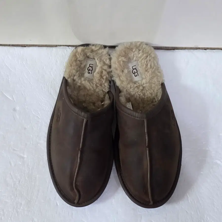 [270] 어그UGG 타스만 스커프 레더 슬리퍼 양털기모퍼슬라이드ㅡ최저가