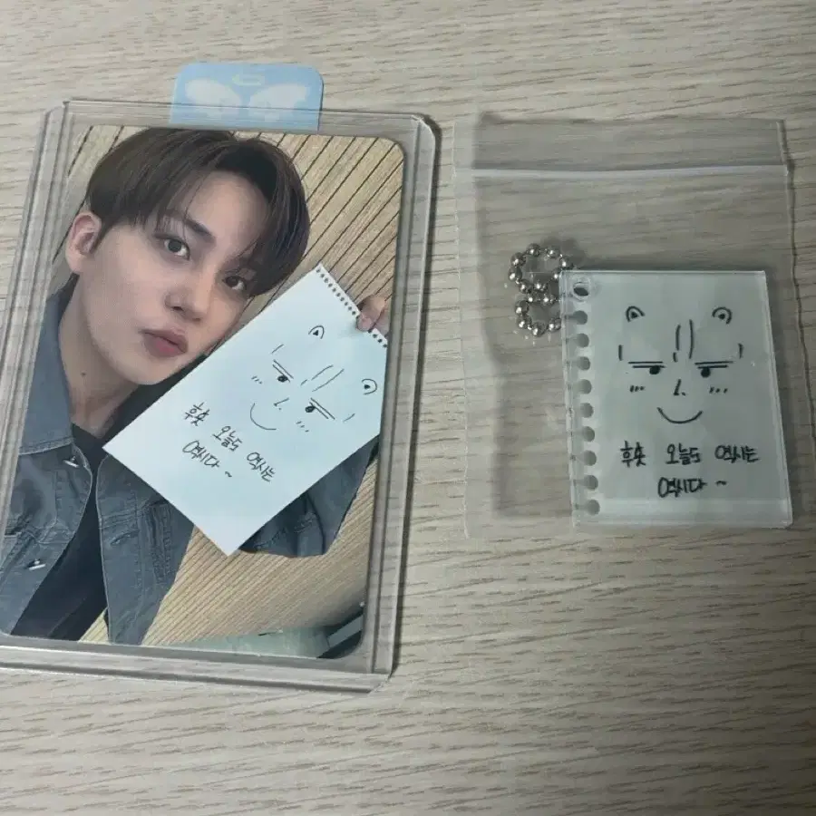 에이티즈 관찰일지 종호 포카+키링 판매합니다