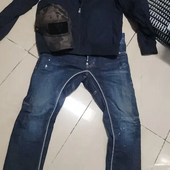 디스퀘어드 네온 데님팬츠
