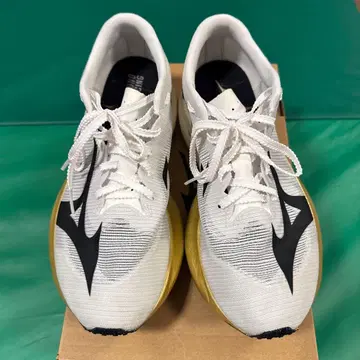 MIZUNO HYPERWARP PRO 러닝화