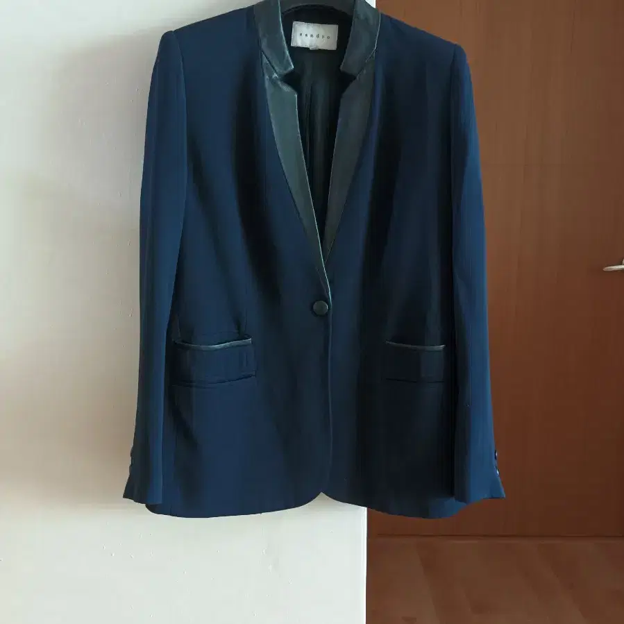 산드로 간절기용 자켓 네이비 레더 카라 38