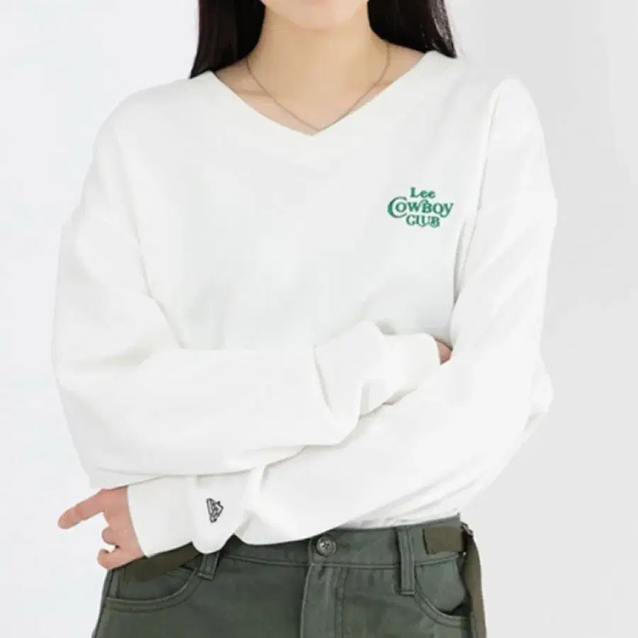 리 쿠보이 클럽 맨투맨 화이트