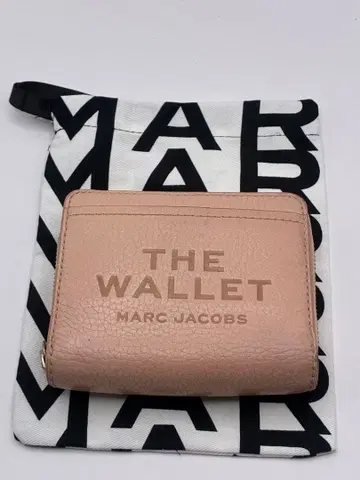 MARC JACOBS THE WALLET 이단 접이식 지갑 핑크