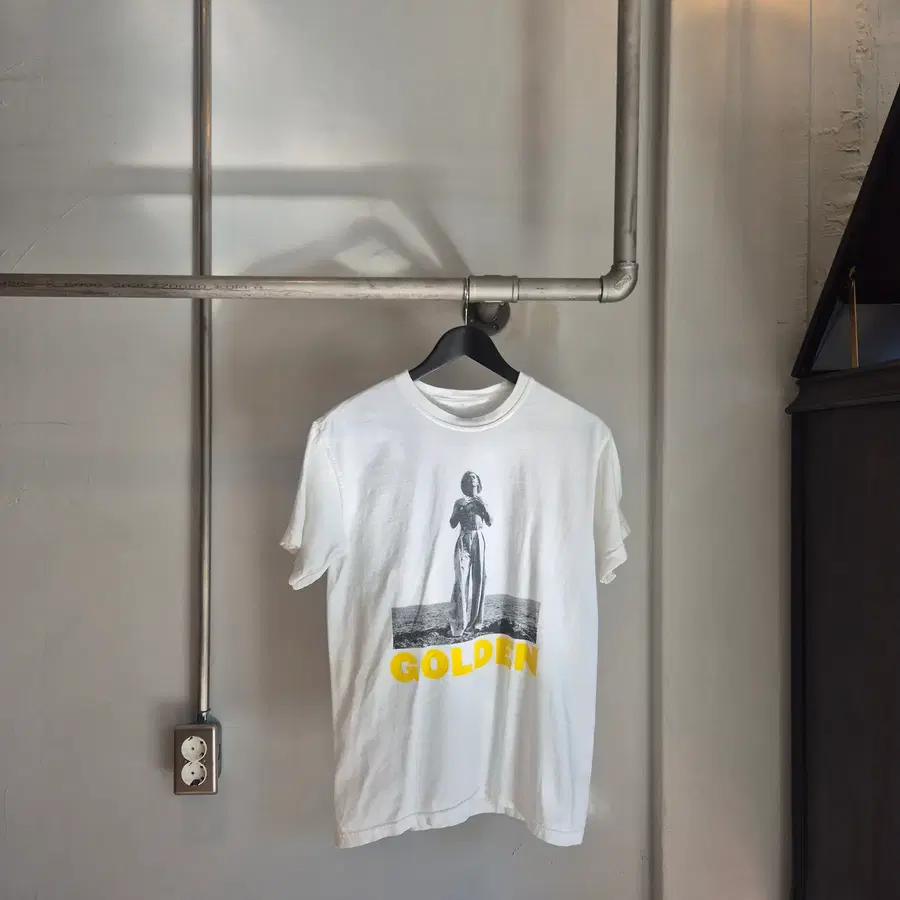 Golden Graphic White Tee 골든 포토 그래픽 티셔츠