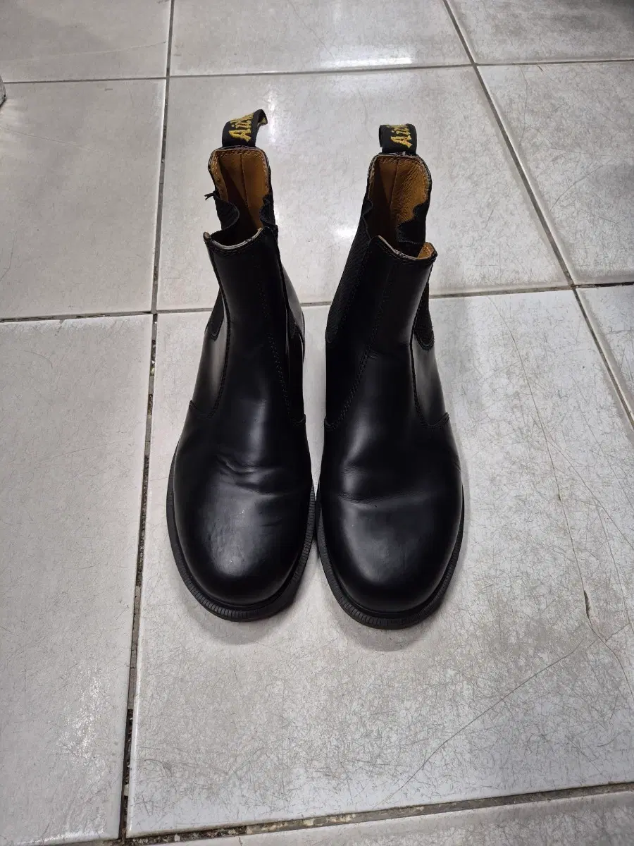 Dr. Martens 2976 Chelsea Boots