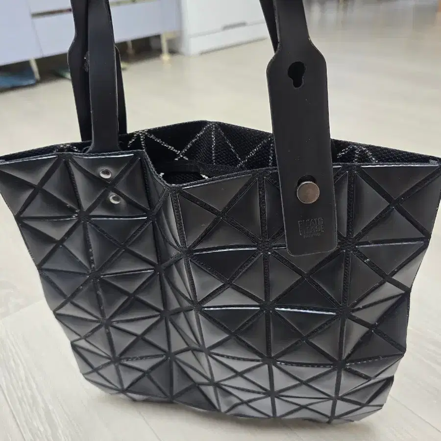 바오바오 루센트 토트백 블랙
