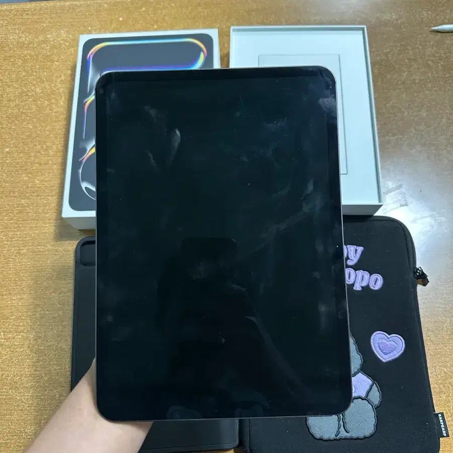 아이패드 프로 11인치 M4 256GB Wi-Fi 스페이스 블랙 판매합니다.