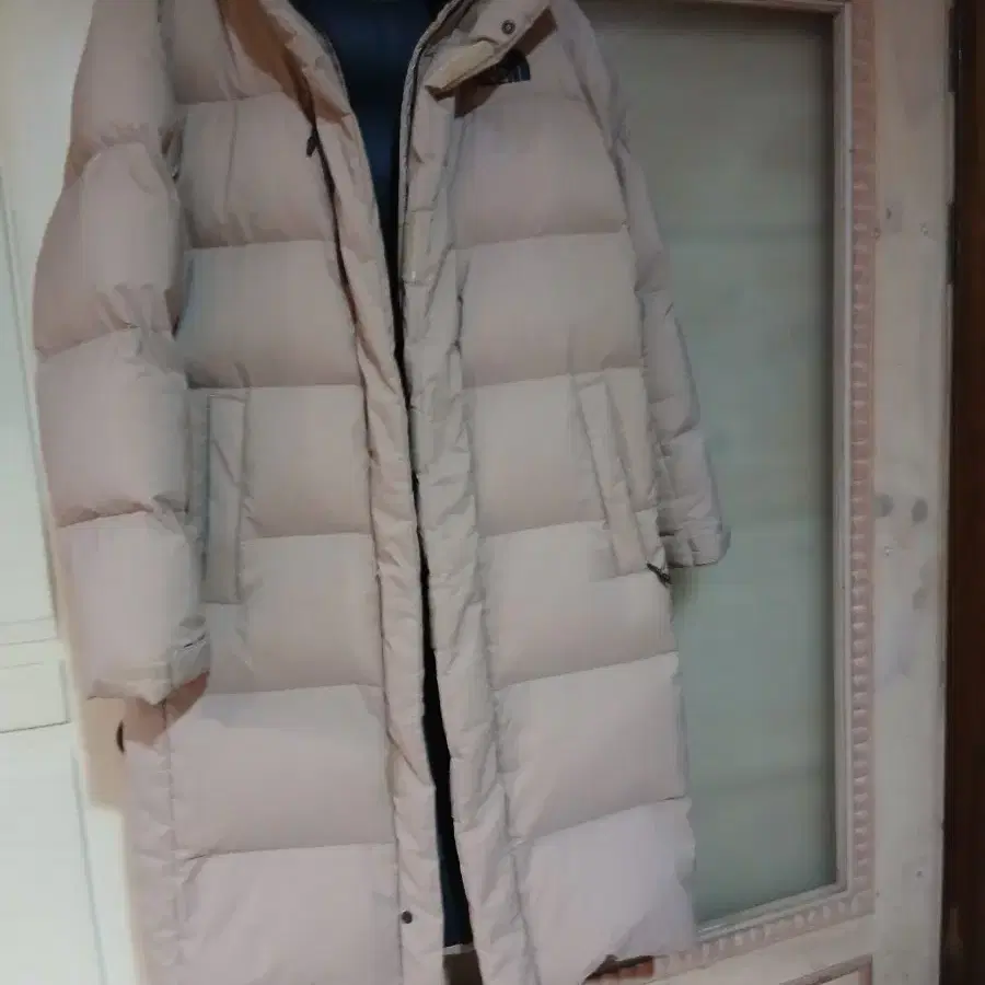 노스페이스 구스롱패딩 베이지