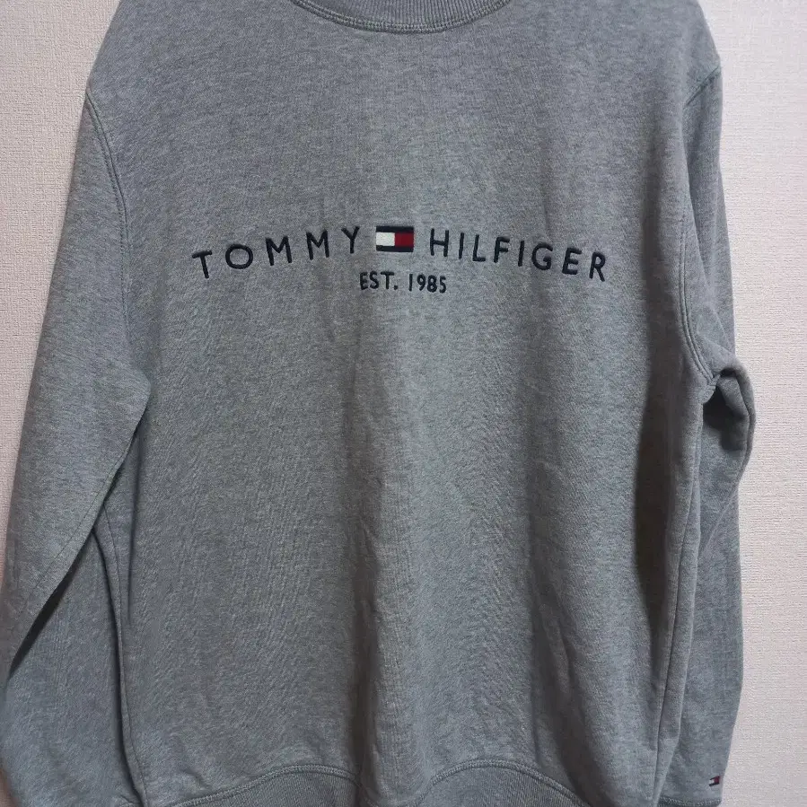 타미힐피거(Tommy Hilfiger) 로고 기모 맨투맨 (그레이 / L)