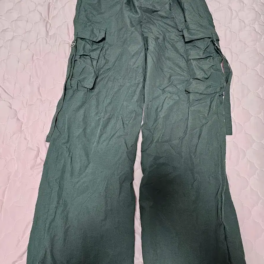 바람막이재질 와이드 카고 팬츠 그레이 색 팝니다