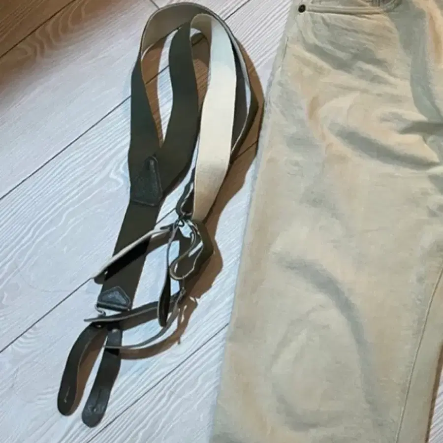 카키 서스펜더