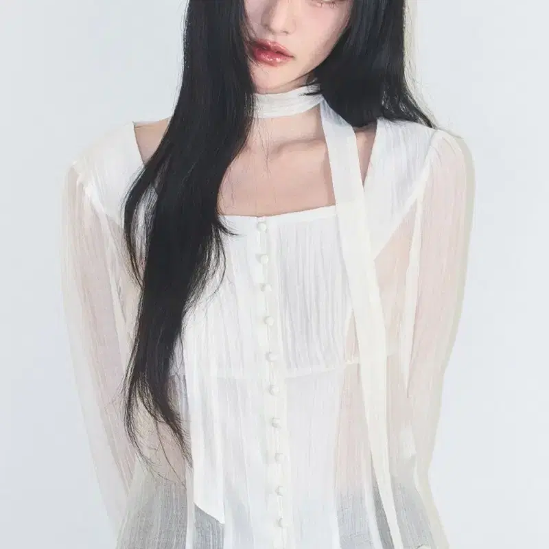 일리고 긴팔 스퀘어넥 블라우스