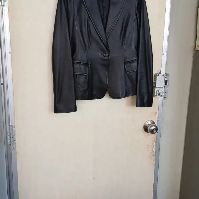온앤온여성양가죽자켓55싸이즈