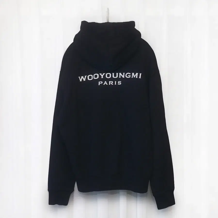 우영미 백로고 레터링 후드티 블랙 (48 / 100-105)