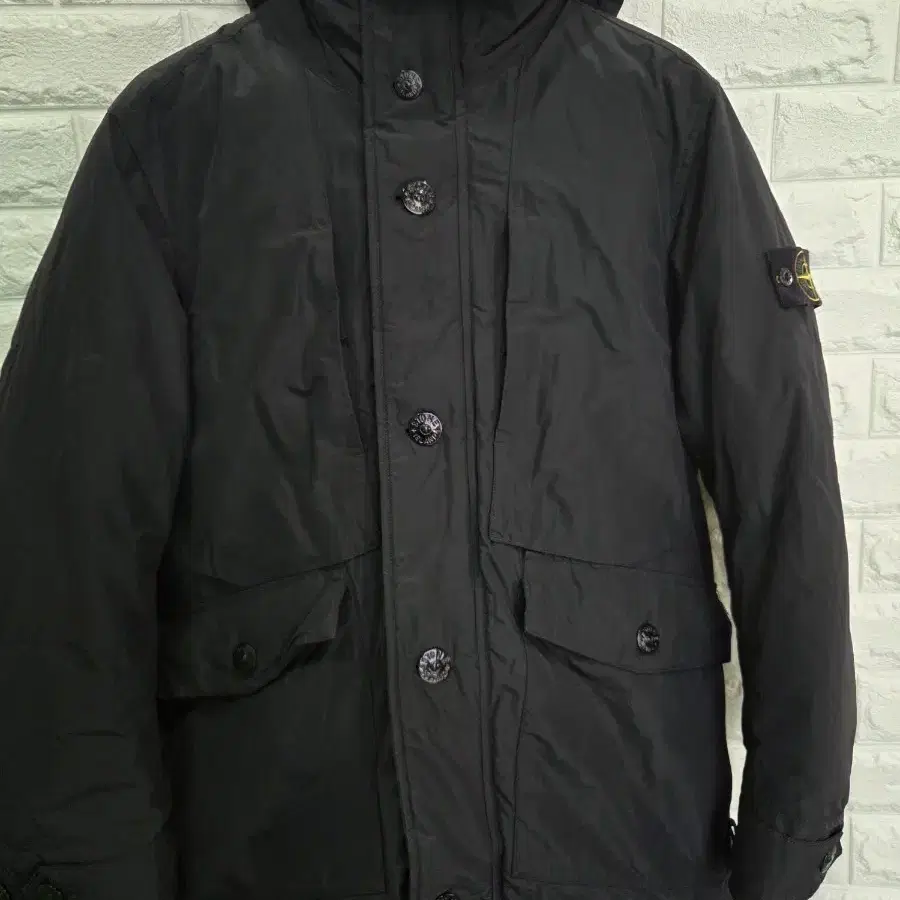 스톤아일랜드(STONE ISLAND)의 마이크로 레프스(Micro Reps) 다운 패딩 파카 자켓