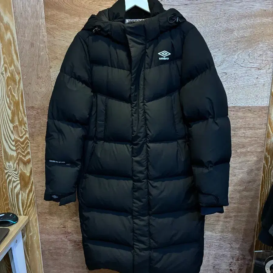 엄브로 구스다운 액티브 플라이트 롱패딩 블랙 90