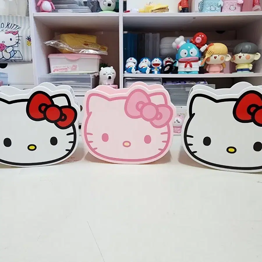 새상품 헬로키티 수납함( 자석스티커+부착스티커포함)