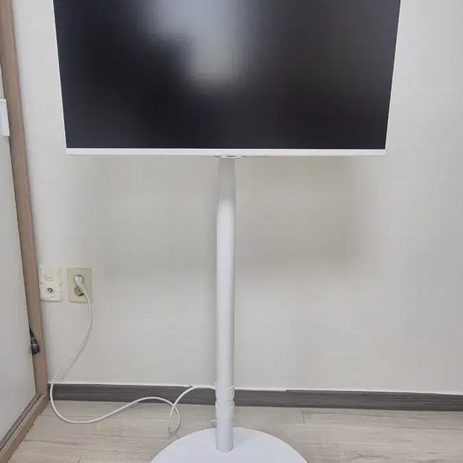 삼성 M1 무빙스타일 4k 32인치 스마트 모니터 팝니다