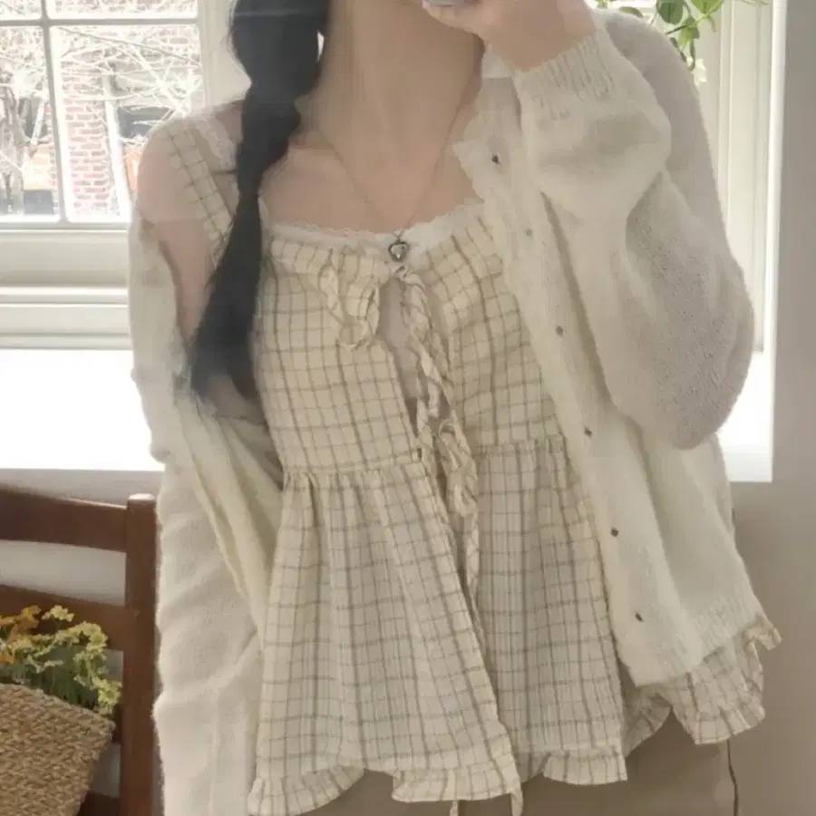 새상품 체크 프릴 리본 나시블라우스 뷔스티에 이너웨어 여리핏 체크블라우스 이너나시 에이블리 여성블라우스