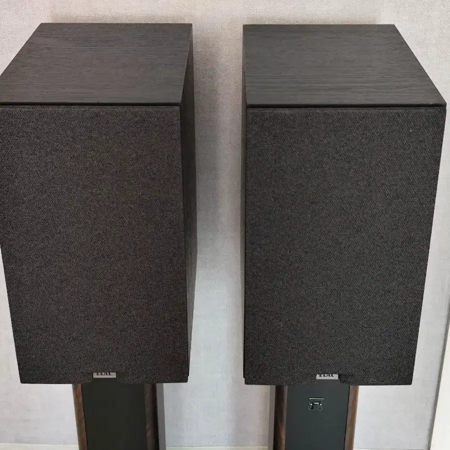 엘락 Elac DB63 북셀프 스피커 판매합니다.