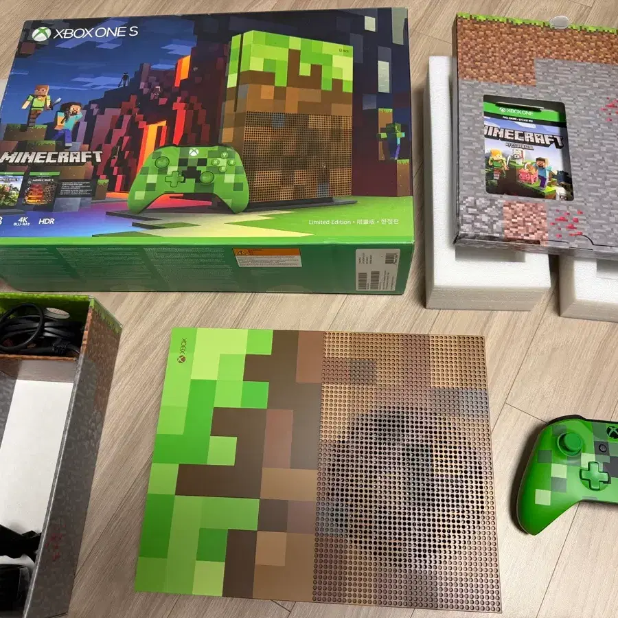 Xbox one S 마인크래프트 에디션 한정판 풀박스 판매합니다