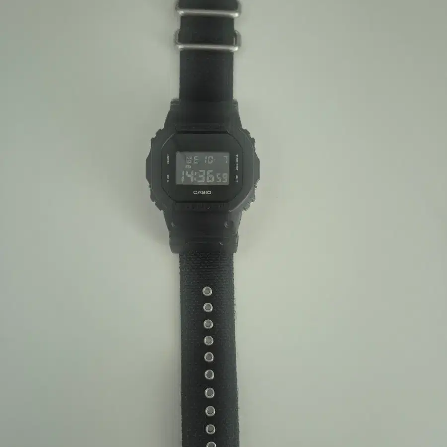 지샥dw5600bbn 팝니다.