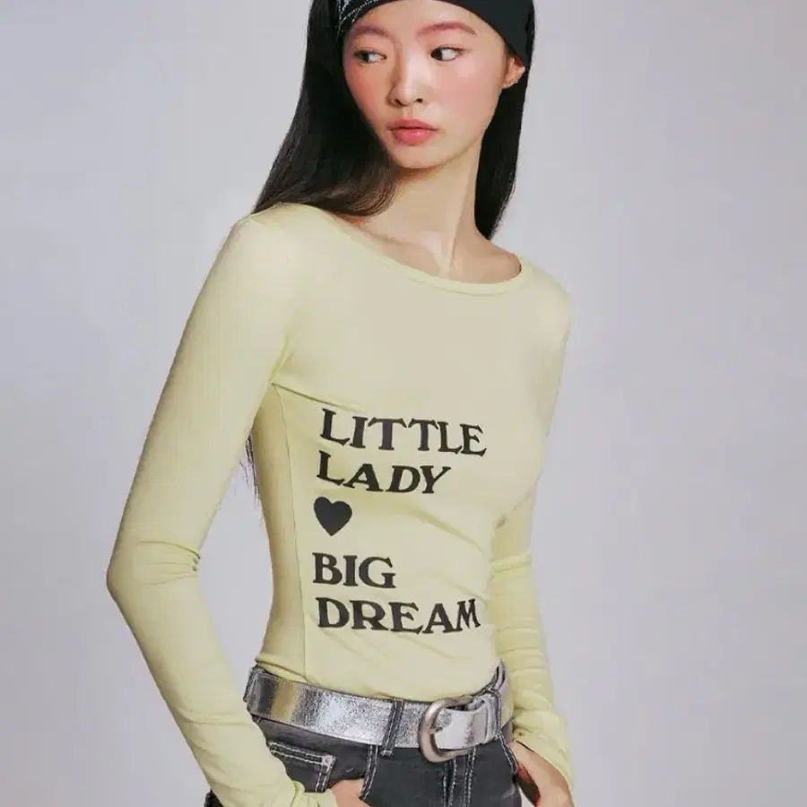 유희 타이포그라피 롱슬리브 옐로우