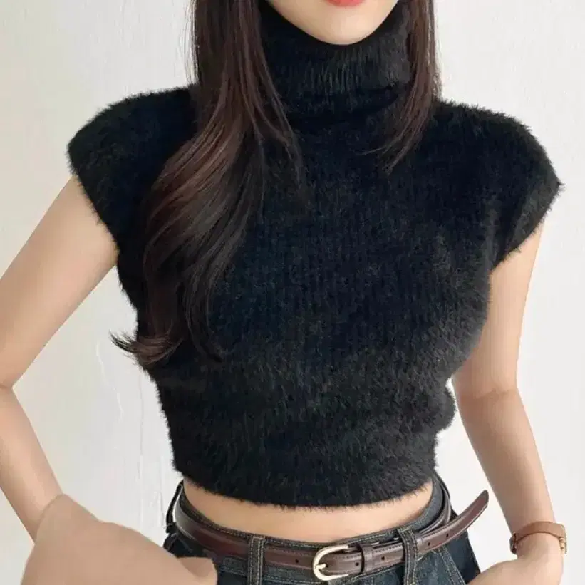 부들부들 앙고라 모헤어 블랙 터틀넥 크롭 민소매 목폴라 니트