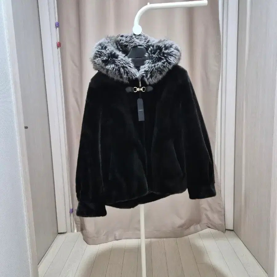 루나코르스 후드 퍼 자켓 블랙.새상품